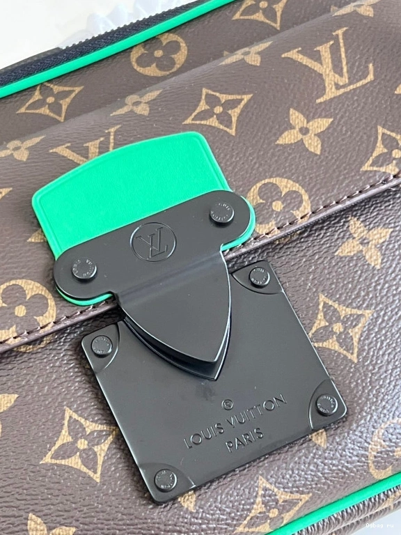 S VUITTON LOCK LOUIS MESSENGER 0819